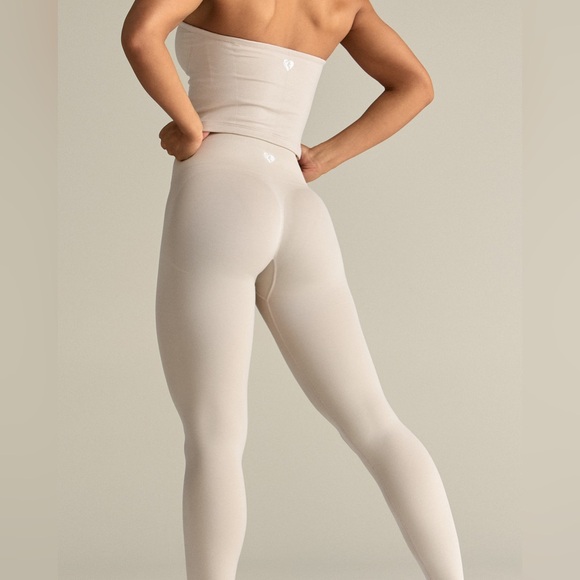 Women’s Best Redefined Scrunch Leggings XS/S Beige Define 2.0 Seamless Gym - Picture 1 of 13